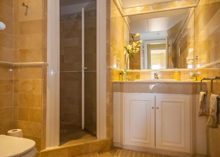 Elviria Hills Hotel *